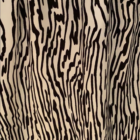 Silky feel  lined zebra print dress size 2 Danier - Picture 5 of 10